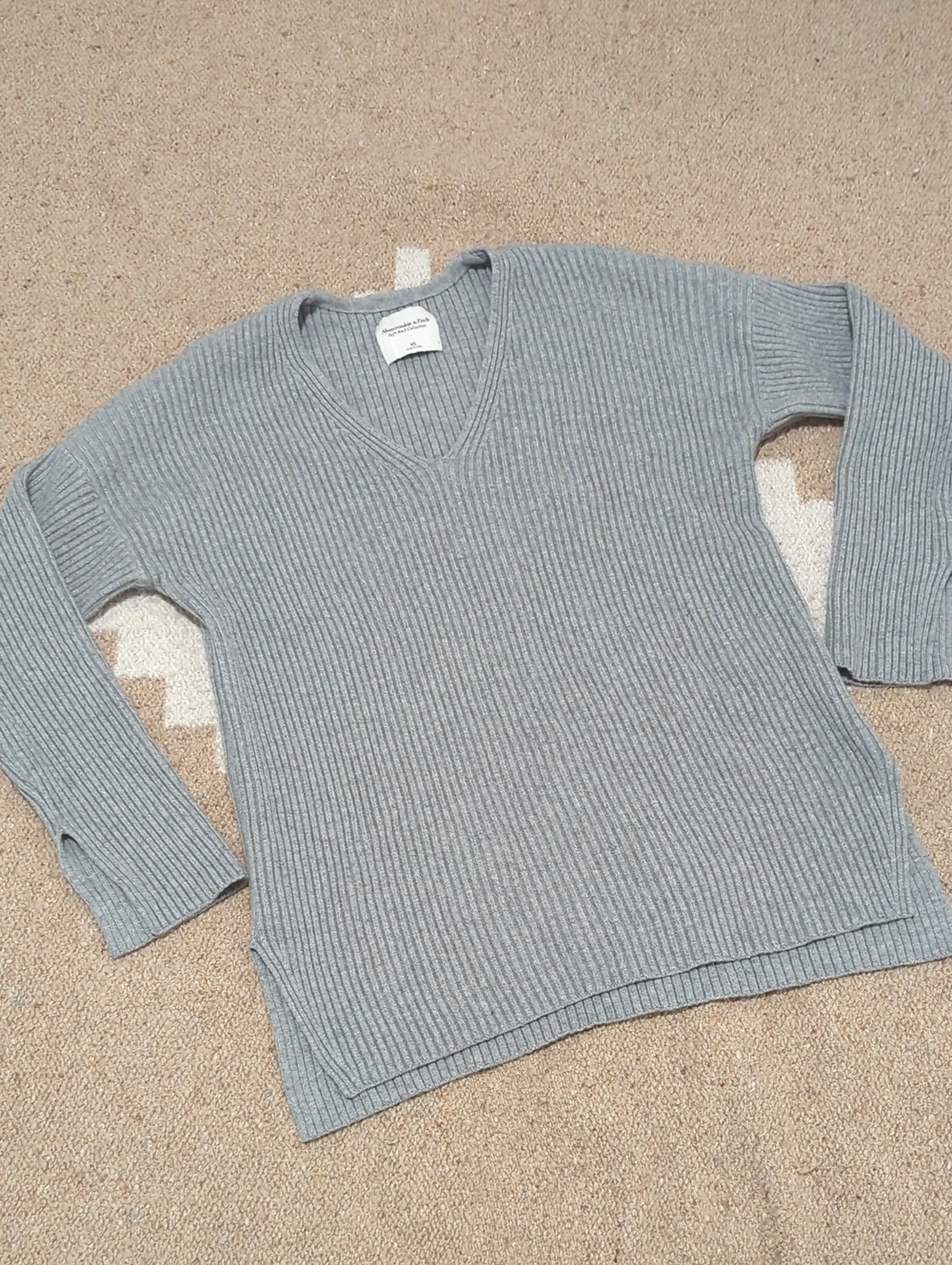 Abercrombie & Fitch 🩶 Ribbed V-Neck Sweater - Light Gray 🩶 XS
